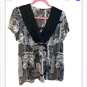 Essentials by Milano semi sheer art deco top. Size extra large.